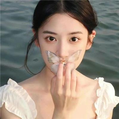 无敌的我是英雄爸爸和精灵妈妈的女儿